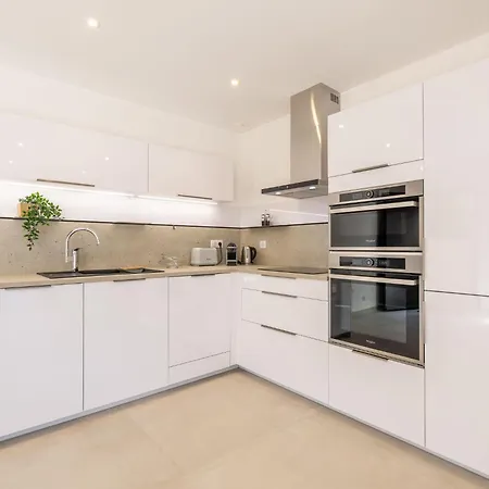 Apartman Akemi By Interhome *
